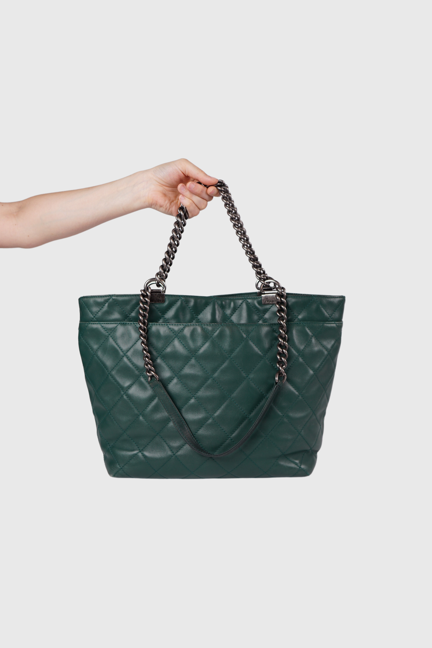 CHANEL Chain Tote Bag smaragdgrün