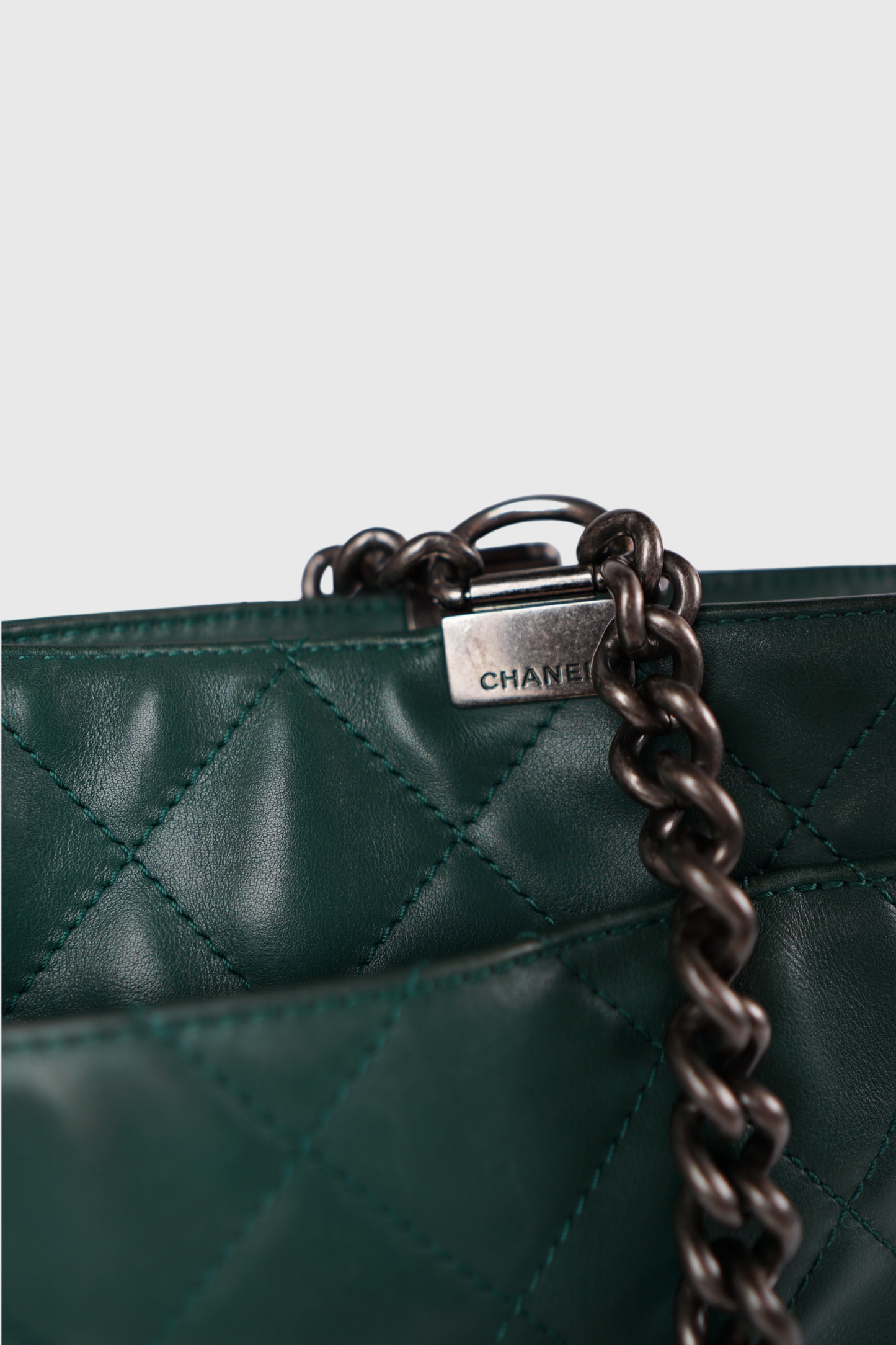 CHANEL Chain Tote Bag smaragdgrün
