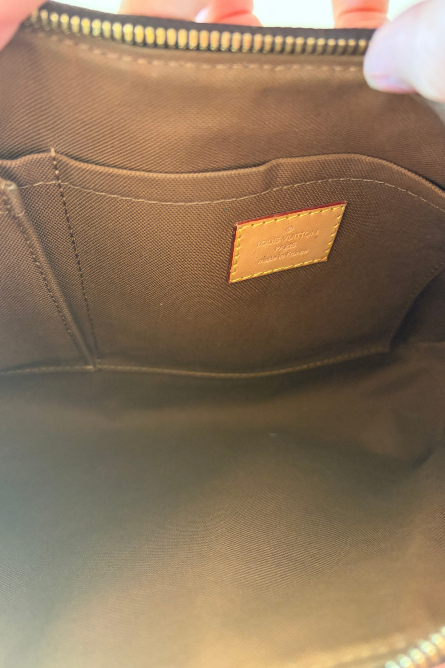 LOUIS VUITTON Thames PM Monogram