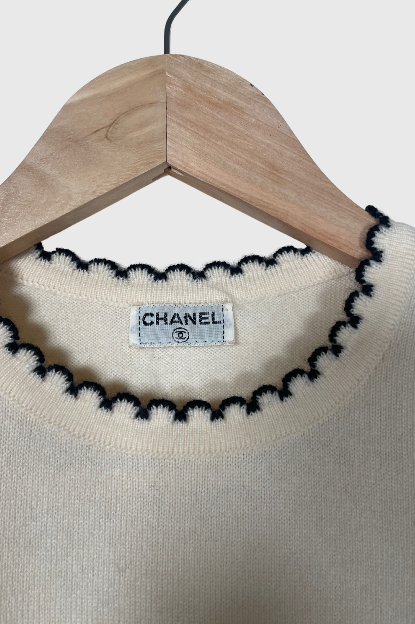 CHANEL Scallop Cashmere Top | 34