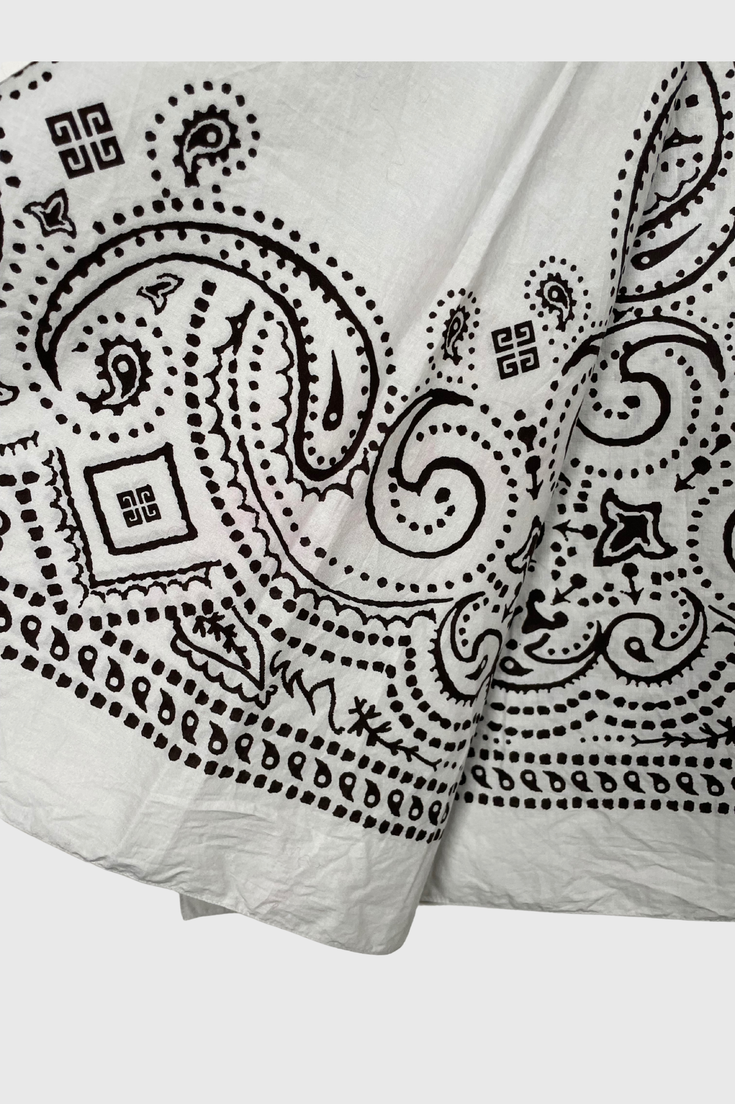 GIVENCHY Paisley Tuch