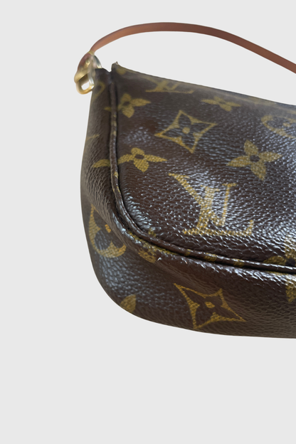 LOUIS VUITTON Pochette Accessoires Monogram