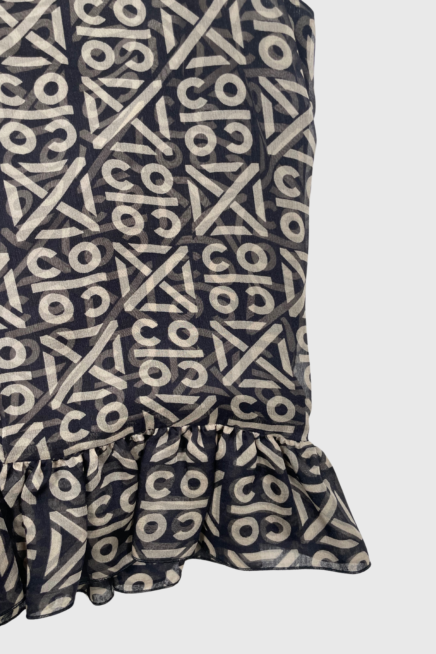 CHANEL Logo Seidentop | 32