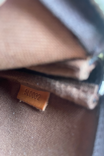 LOUIS VUITTON Pochette Accessoires Monogram