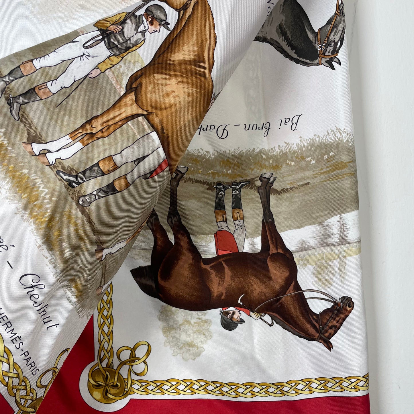 HERMÈS "Le Robes" Seidencarré